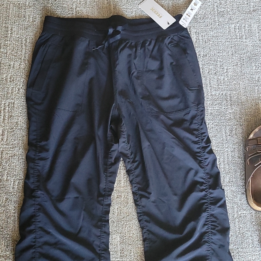 Navy Capri